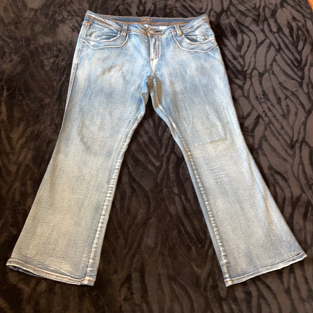 Younique Sz 18 wide leg blue jeans w button back pockets